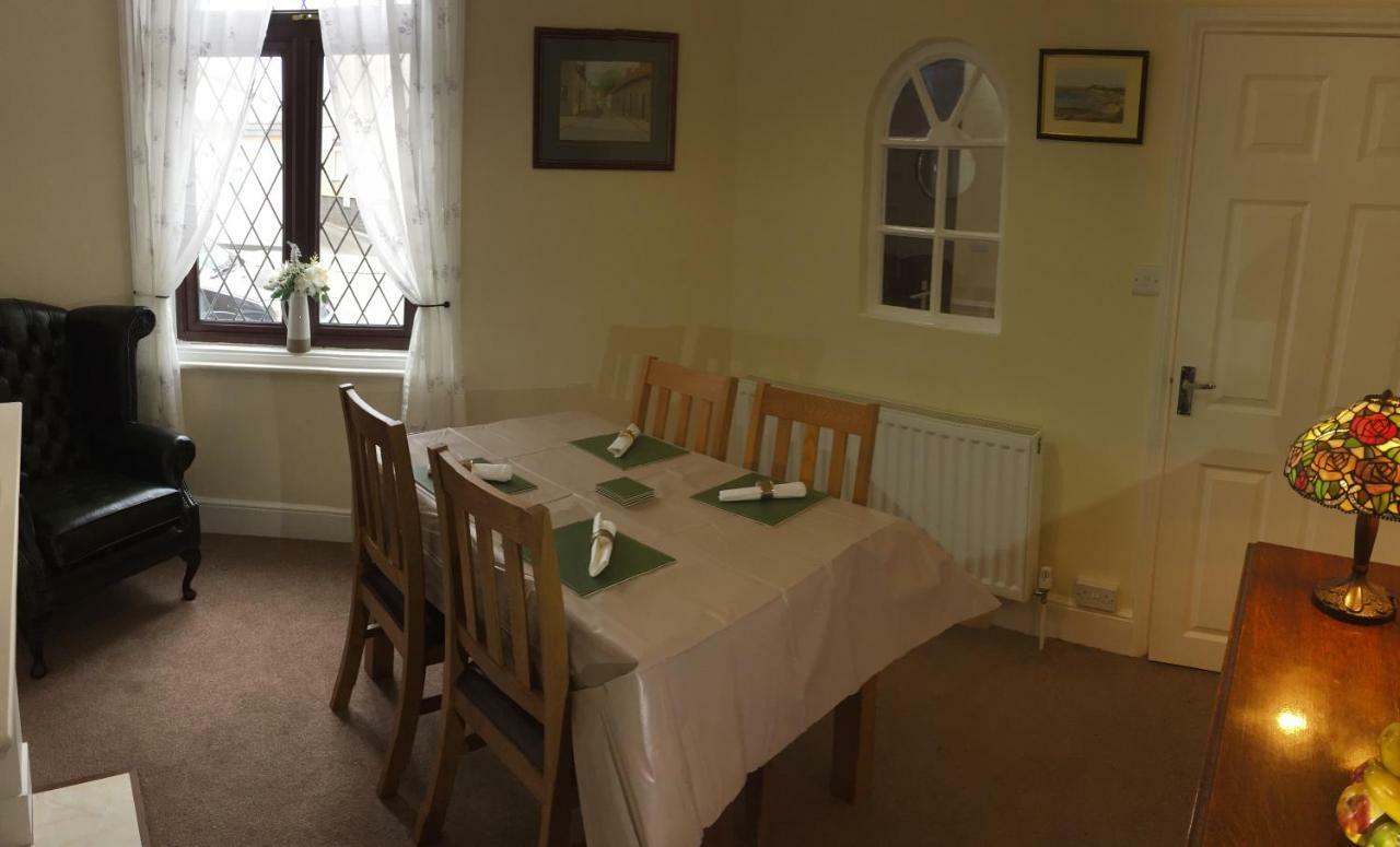 Browns Holiday Cottage Filey Bagian luar foto