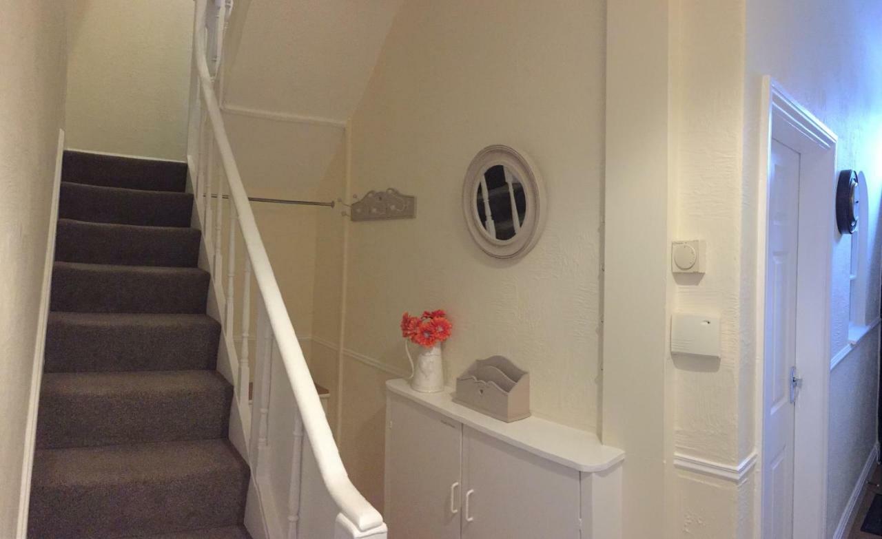 Browns Holiday Cottage Filey Bagian luar foto