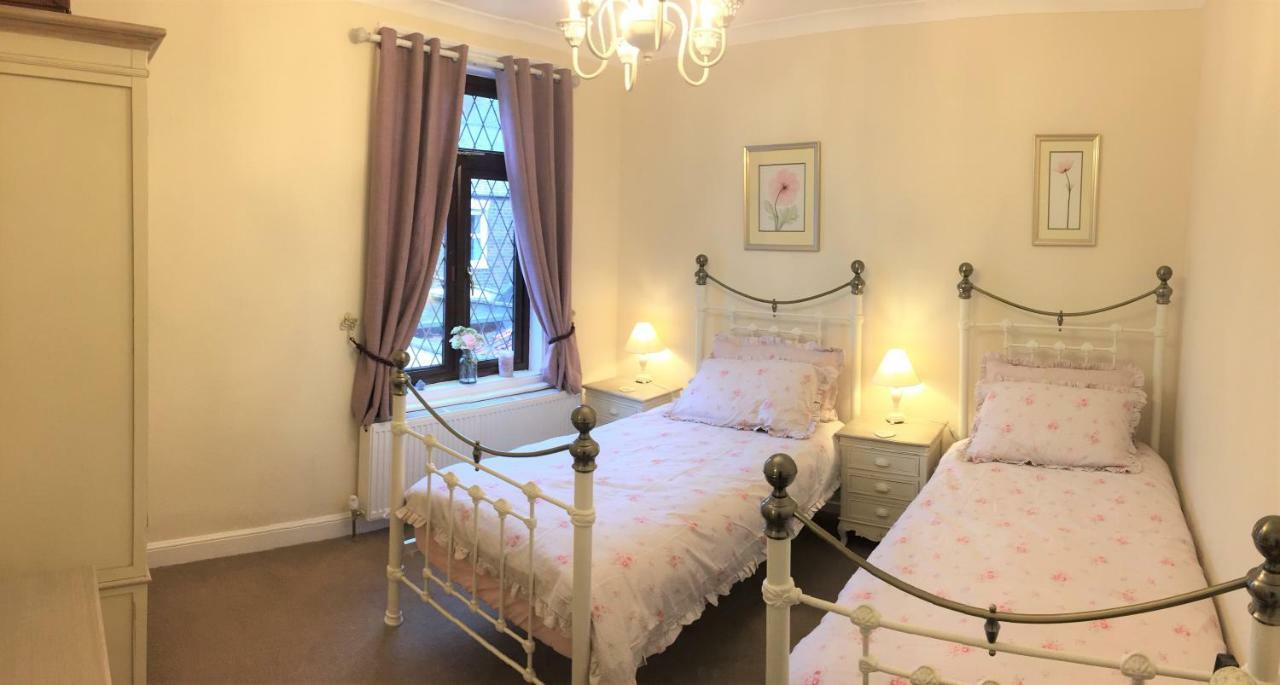 Browns Holiday Cottage Filey Bagian luar foto