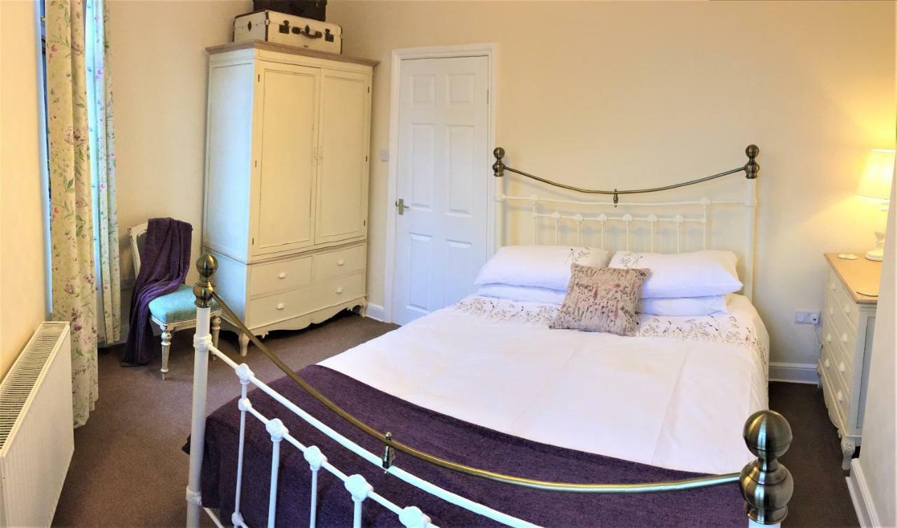 Browns Holiday Cottage Filey Bagian luar foto