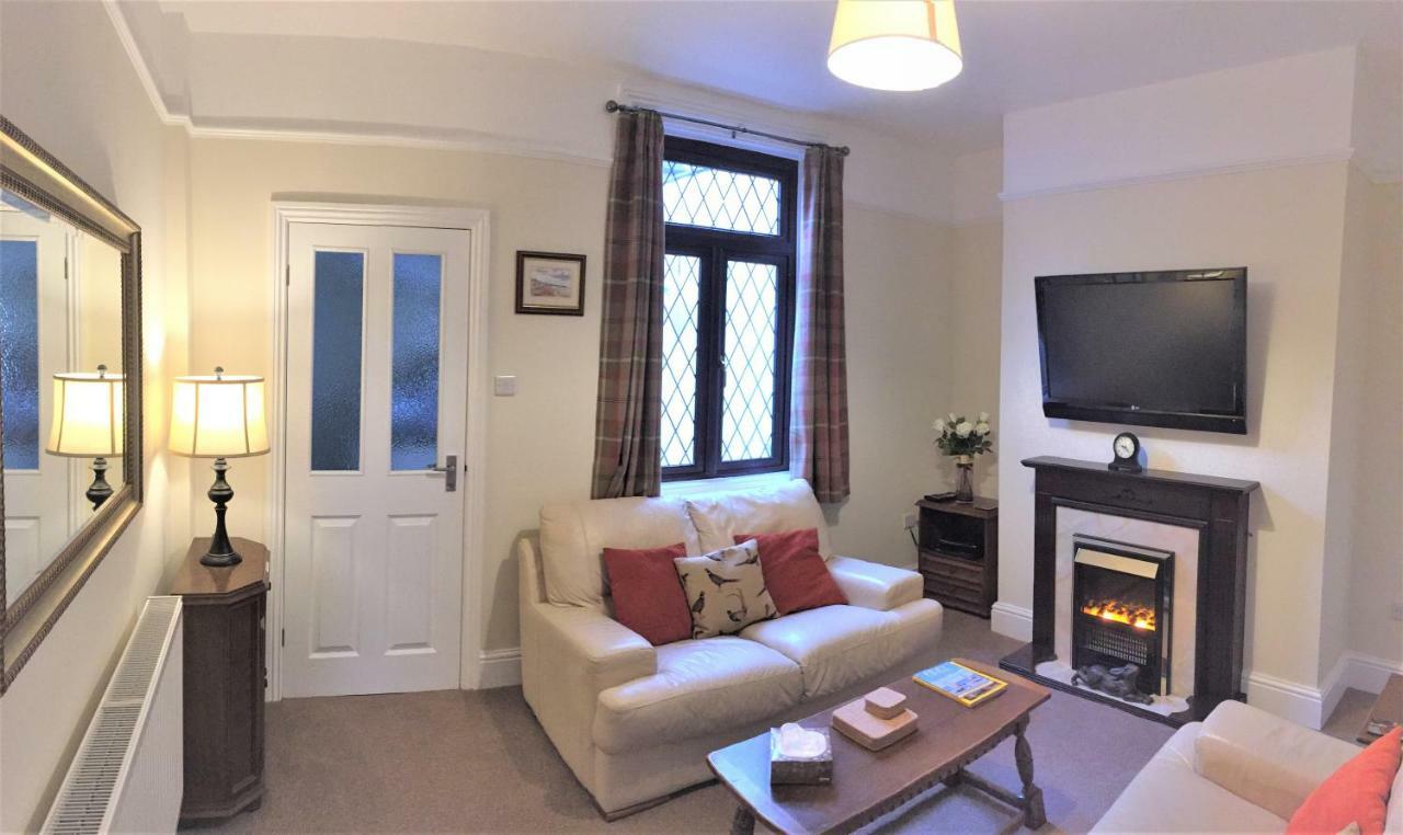 Browns Holiday Cottage Filey Bagian luar foto