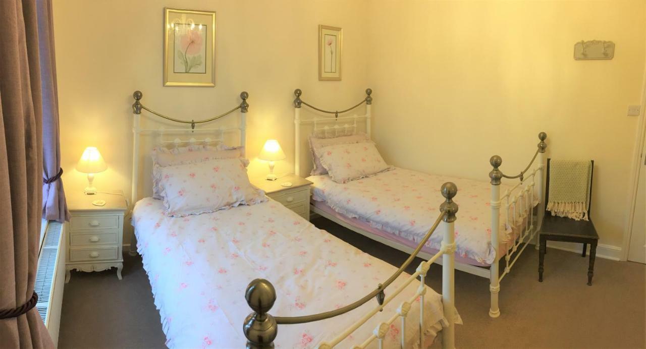 Browns Holiday Cottage Filey Bagian luar foto